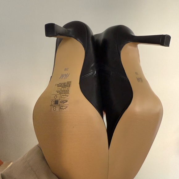 H&M Black Heeled Boots - Picture 4 of 7